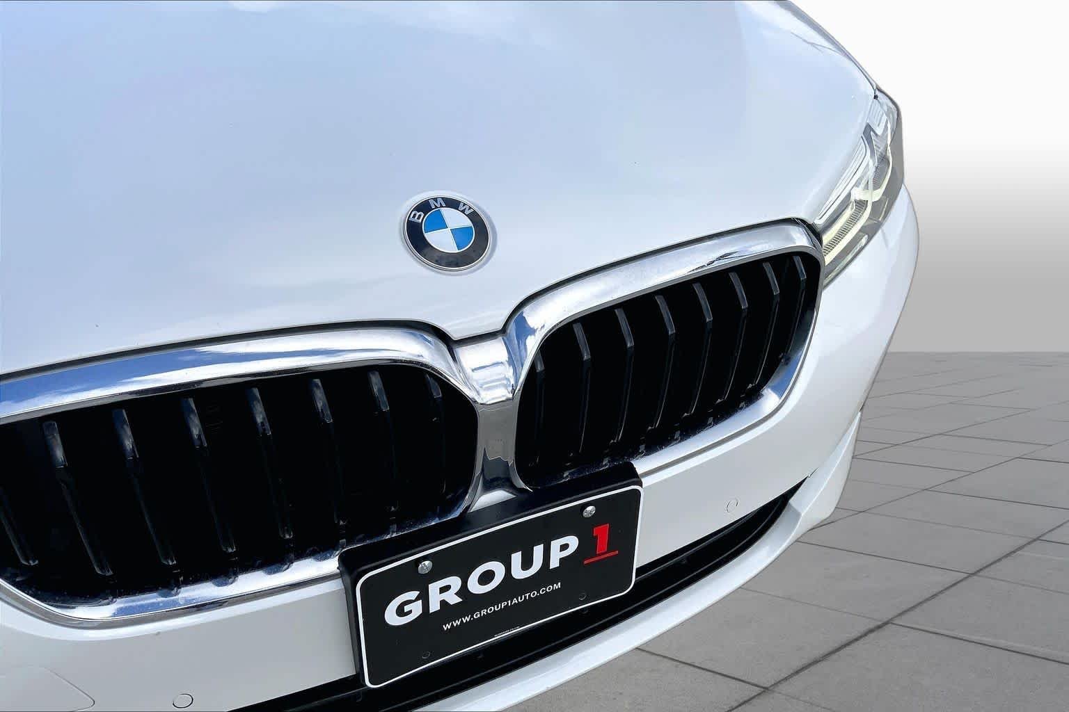 Used 2022 Alpine White BMW 530i xDrive image 30