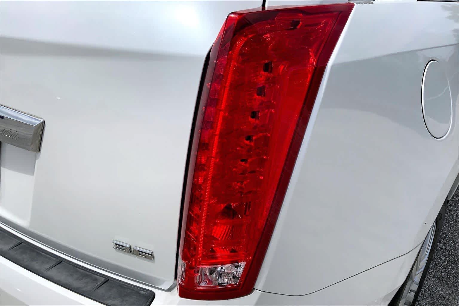 Used 2013 Platinum Ice Tricoat Cadillac Luxury Collection image 30