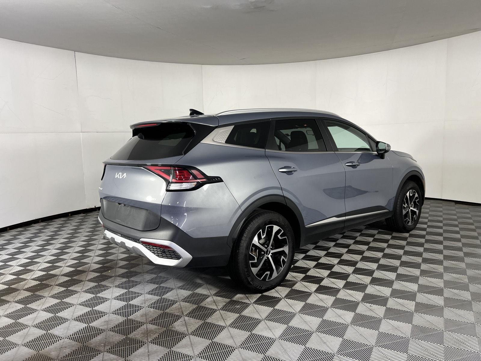 Used 2024 Everlasting Silver Kia EX image 9