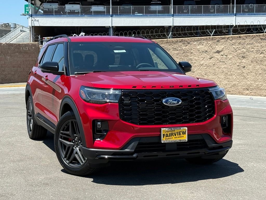 New 2026 Rapid Red Metallic Tinted Clearcoat Ford ST-Line image 2