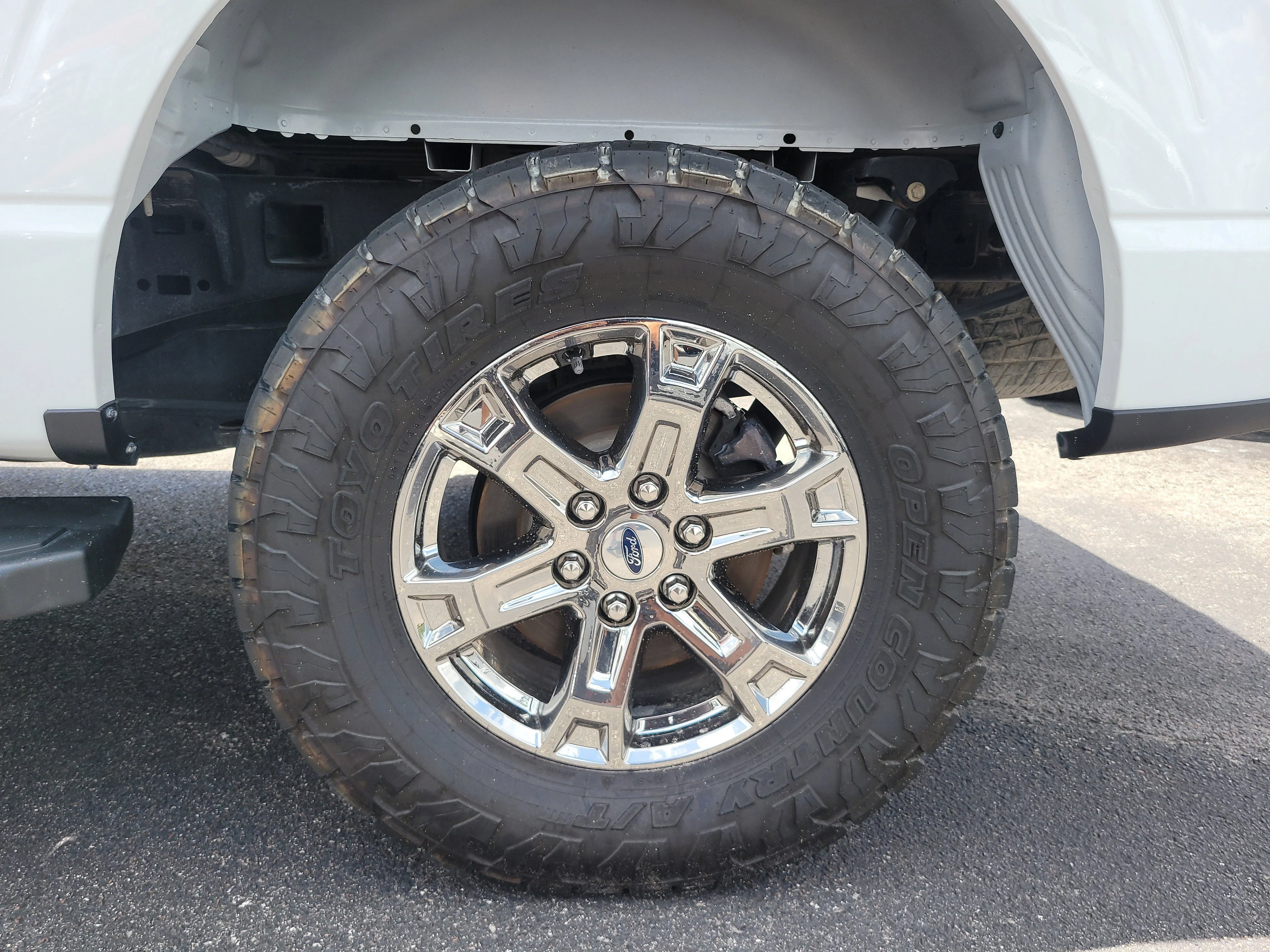 Used 2022 Oxford White Ford XLT image 9