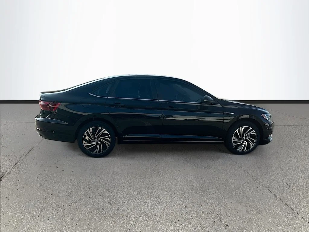 Used 2021 Black Volkswagen SEL Premium image 8
