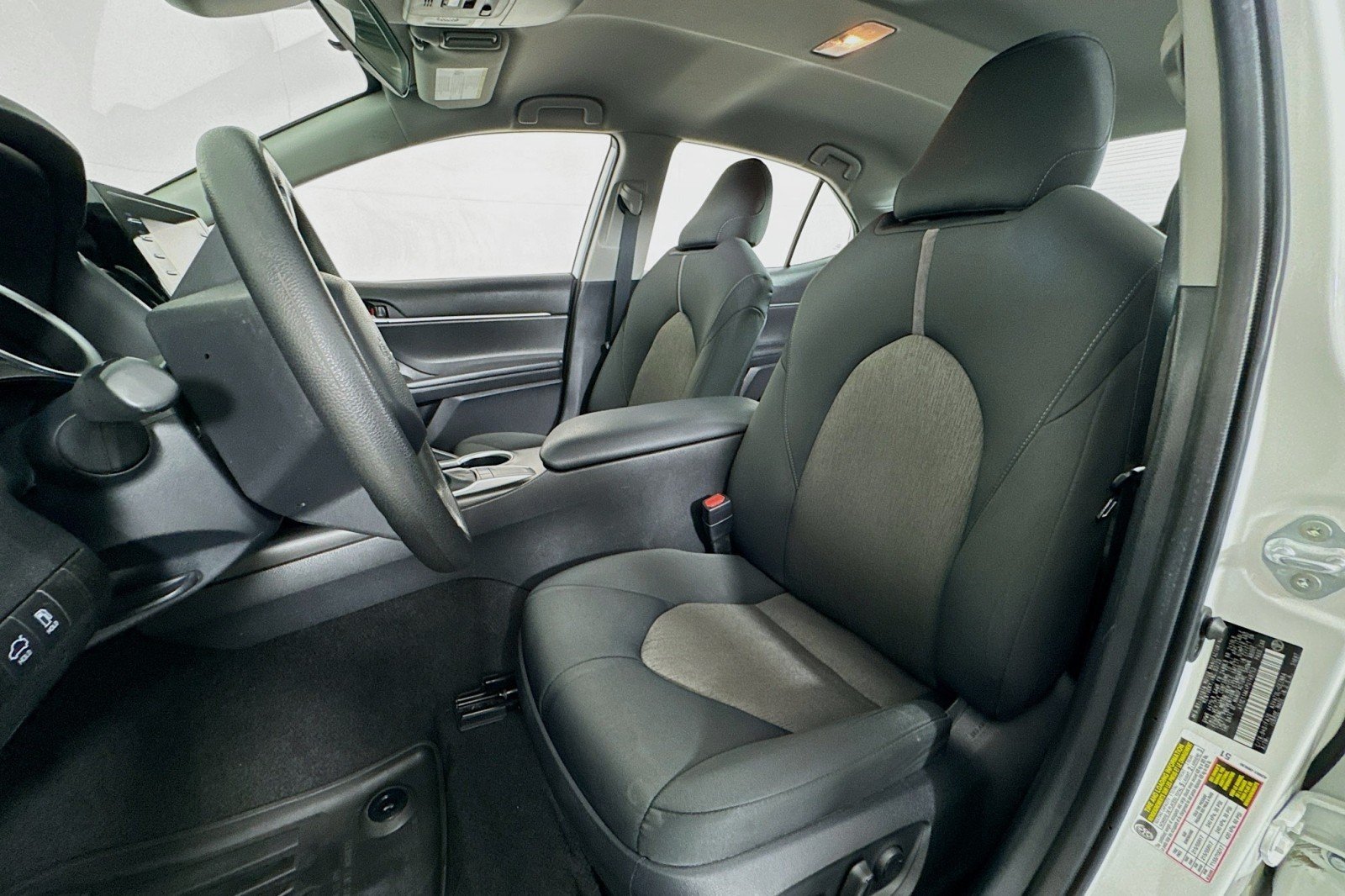 Used 2023 Ice Cap Toyota LE image 16