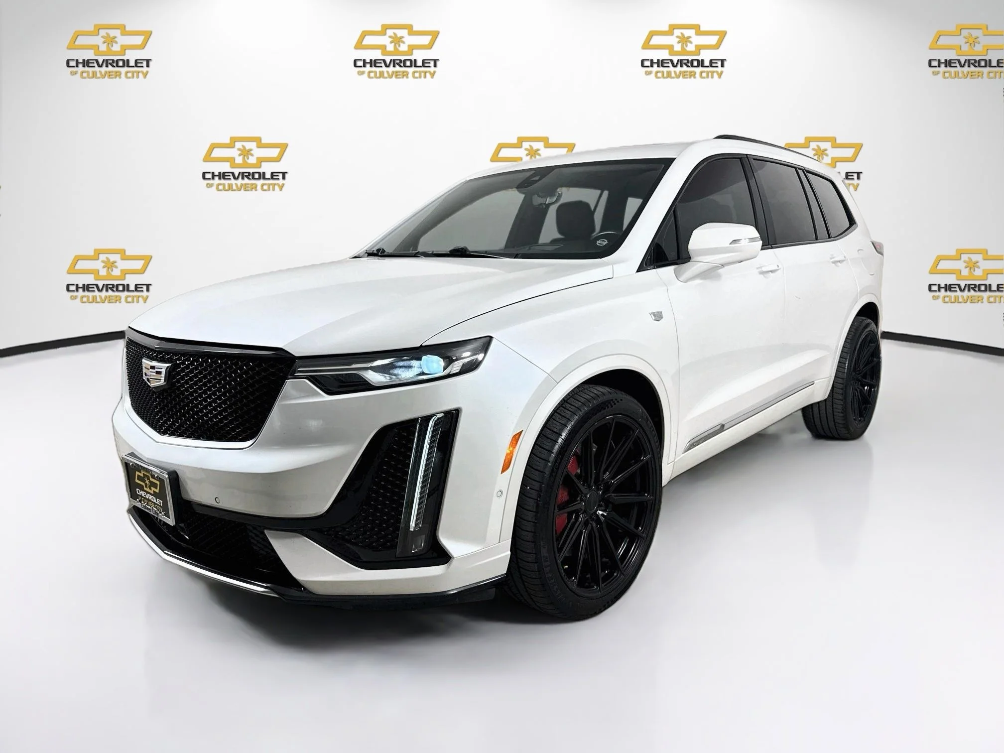 Used 2022 CRYSTAL WHITE TRICOAT Cadillac Sport image 3
