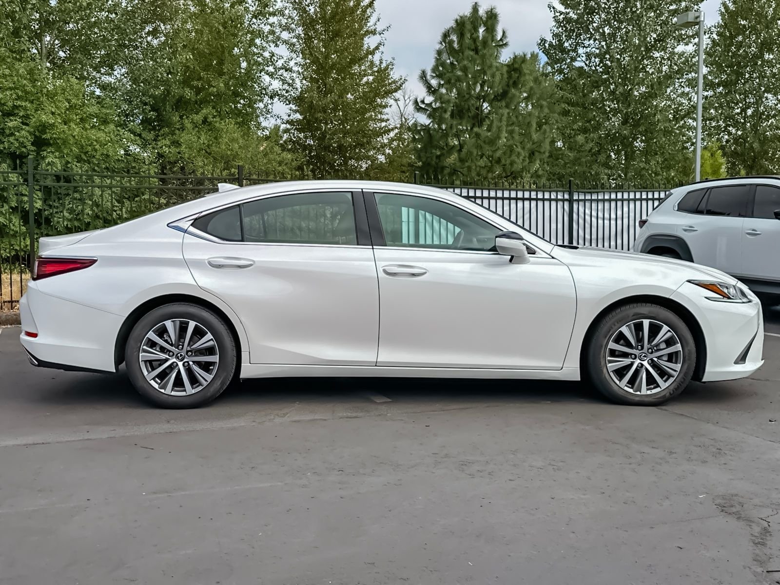 Used 2020 White Lexus 350 image 3