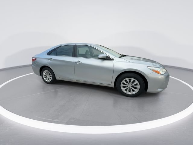 Used 2016 Silver Toyota LE image 9