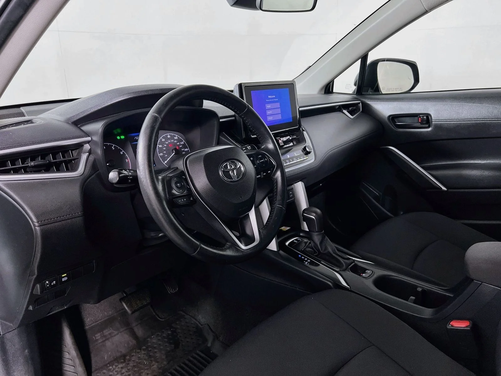 2023 Toyota Corolla Cross LE - Photo 9