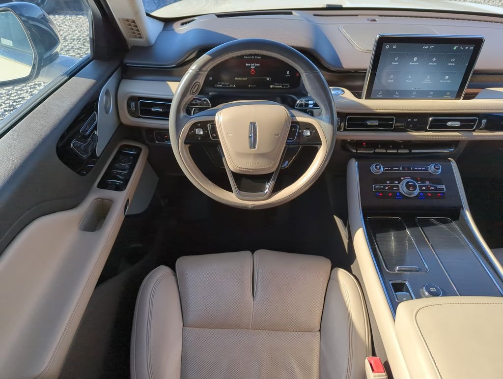 Used 2022 White Lincoln Reserve image 13