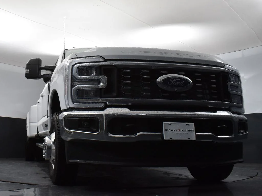 New 2026 Oxford White Ford F-350® XLT image 28