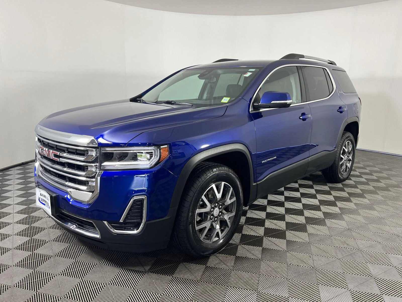 Used 2023 Ultra Blue Metallic GMC SLE image 27