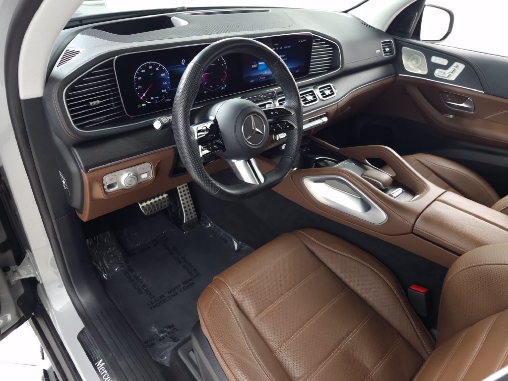 Used 2024  Mercedes-Benz GLS 580 image 17