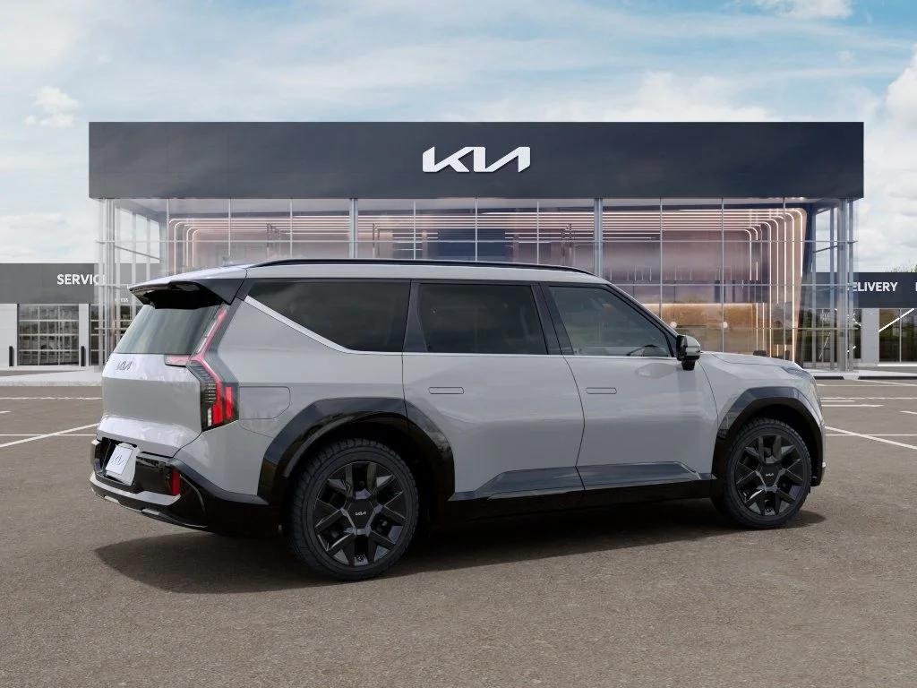 New 2026 Wolf Gray Kia Land AWD image 3