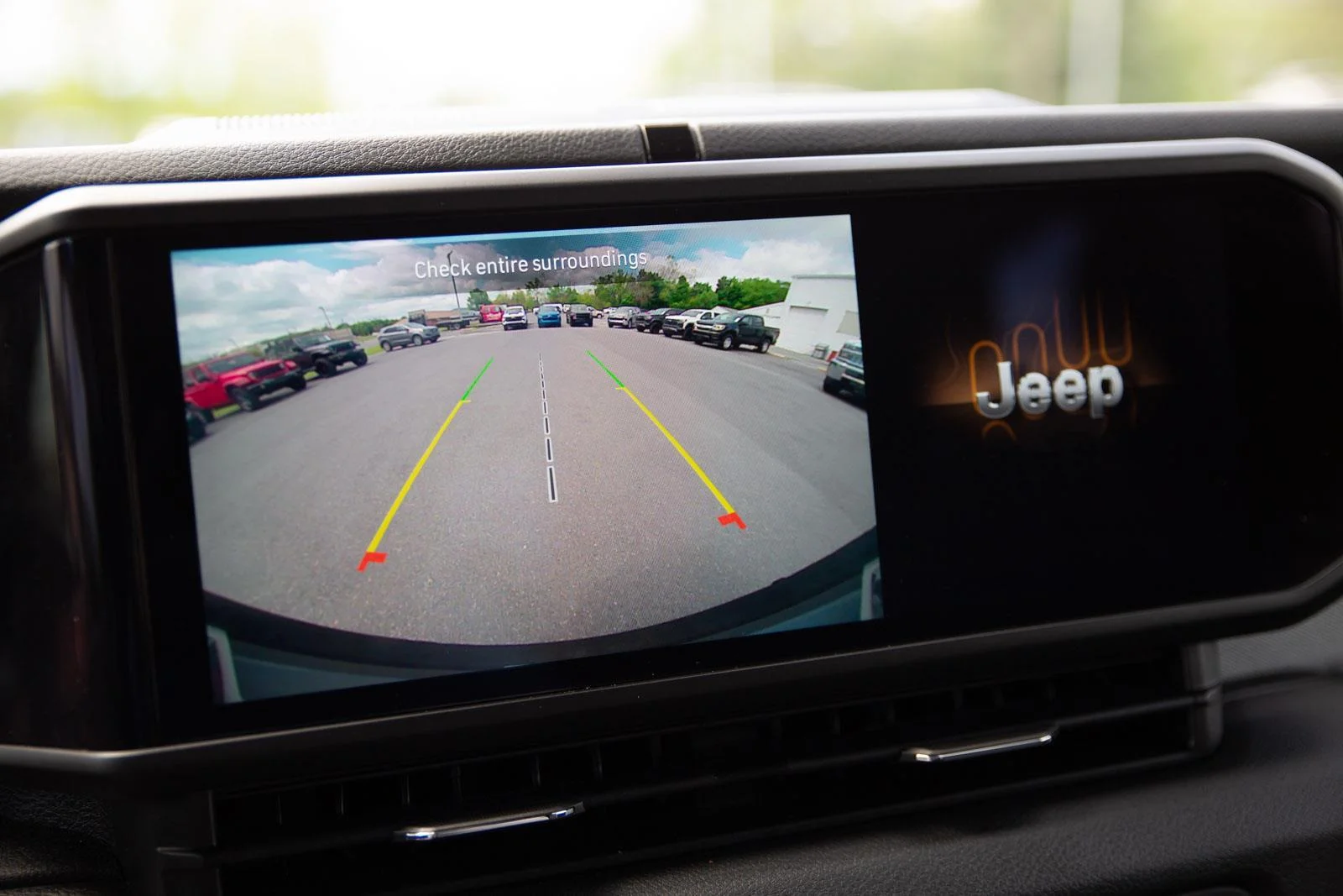 Used 2024 High Velocity Clearcoat Jeep Sport S image 17