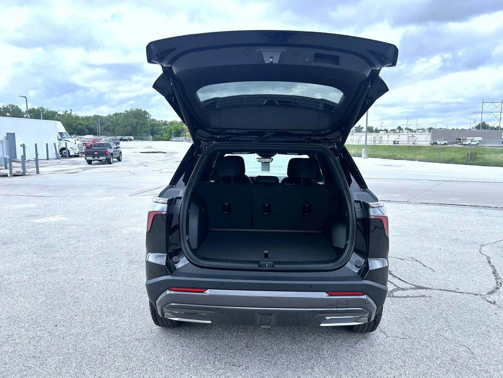 New 2026 Mosaic Black Metallic Chevrolet ACTIV image 23