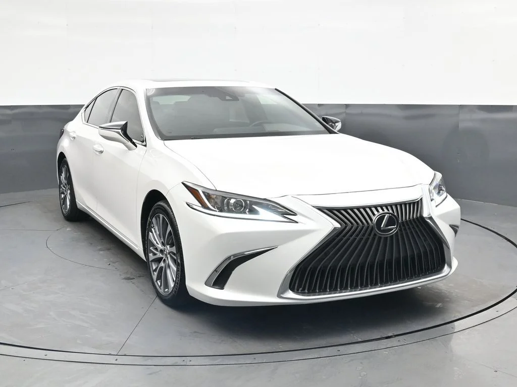 Used 2021 White Lexus 350 image 2