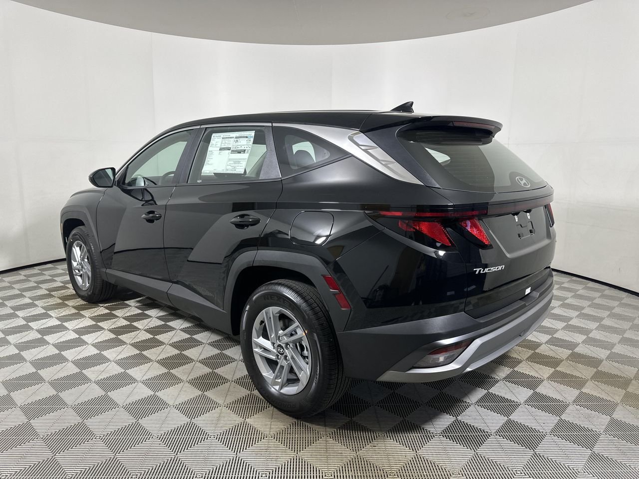 New 2026 Phantom Black Hyundai SE image 5