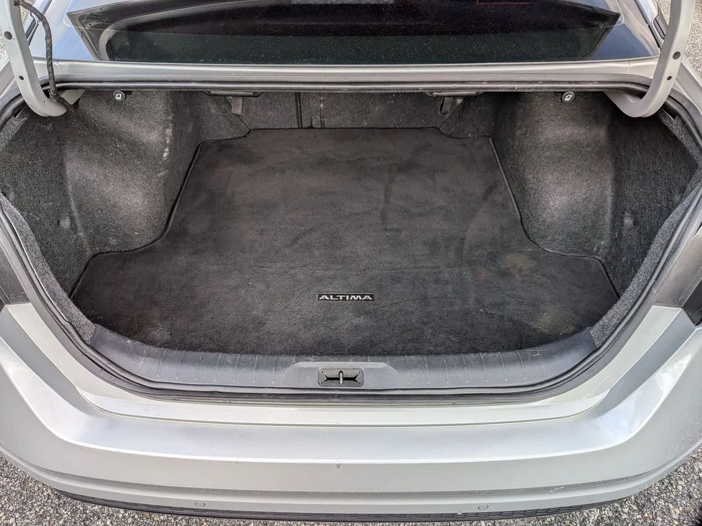 Used 2022 Silver Nissan 2.5 SV image 19