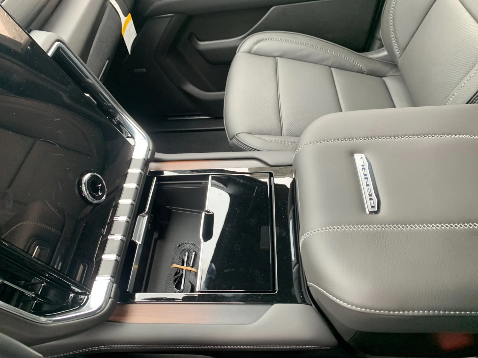 2026 GMC Yukon Denali - Photo 24