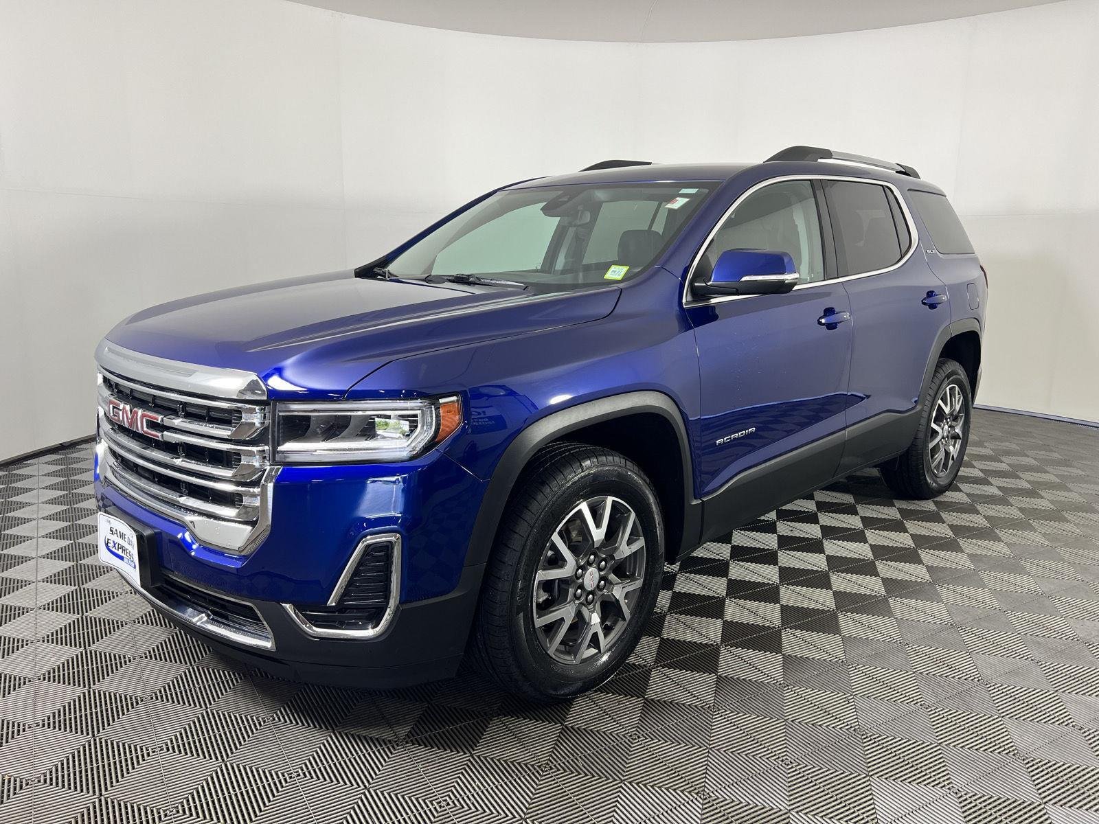 Used 2023 Ultra Blue Metallic GMC SLE image 27