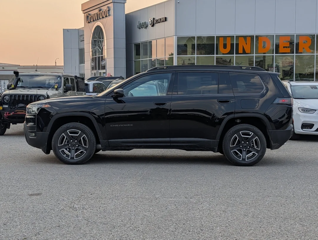 New 2026 Black Jeep Laredo - - 4x4 - 1.6L Turbo Hybrid - Uconnect 5 w/ 12.3 Screen & More! image 5