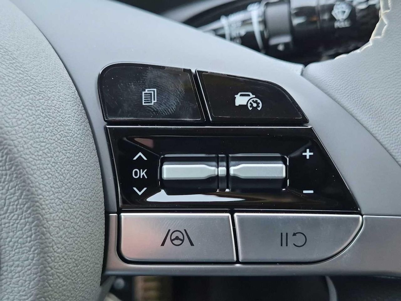 New 2026 Amazon Gray Hyundai SEL Sport image 23