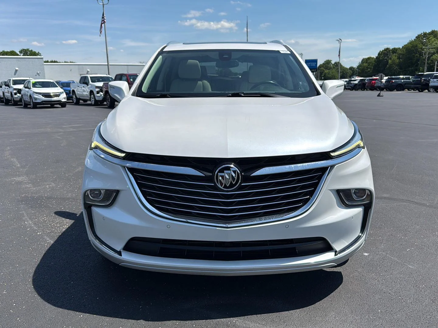 Used 2023 White Frost Tricoat Buick Essence image 16