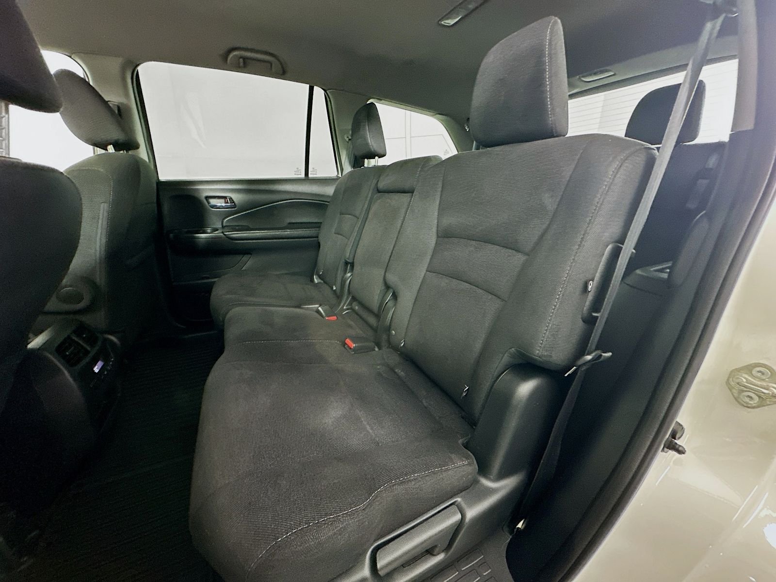 Used 2018 White Diamond Pearl Honda EX image 22