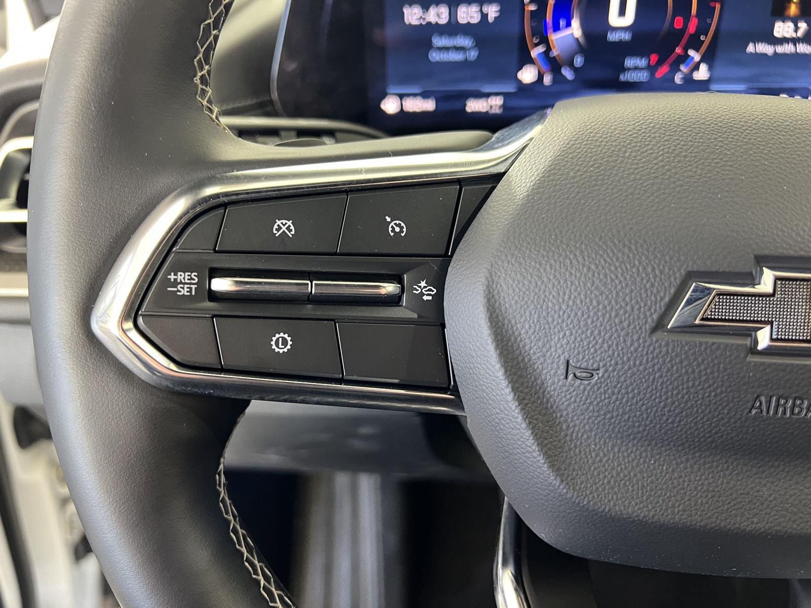 Used 2025 Summit White Chevrolet LT image 8