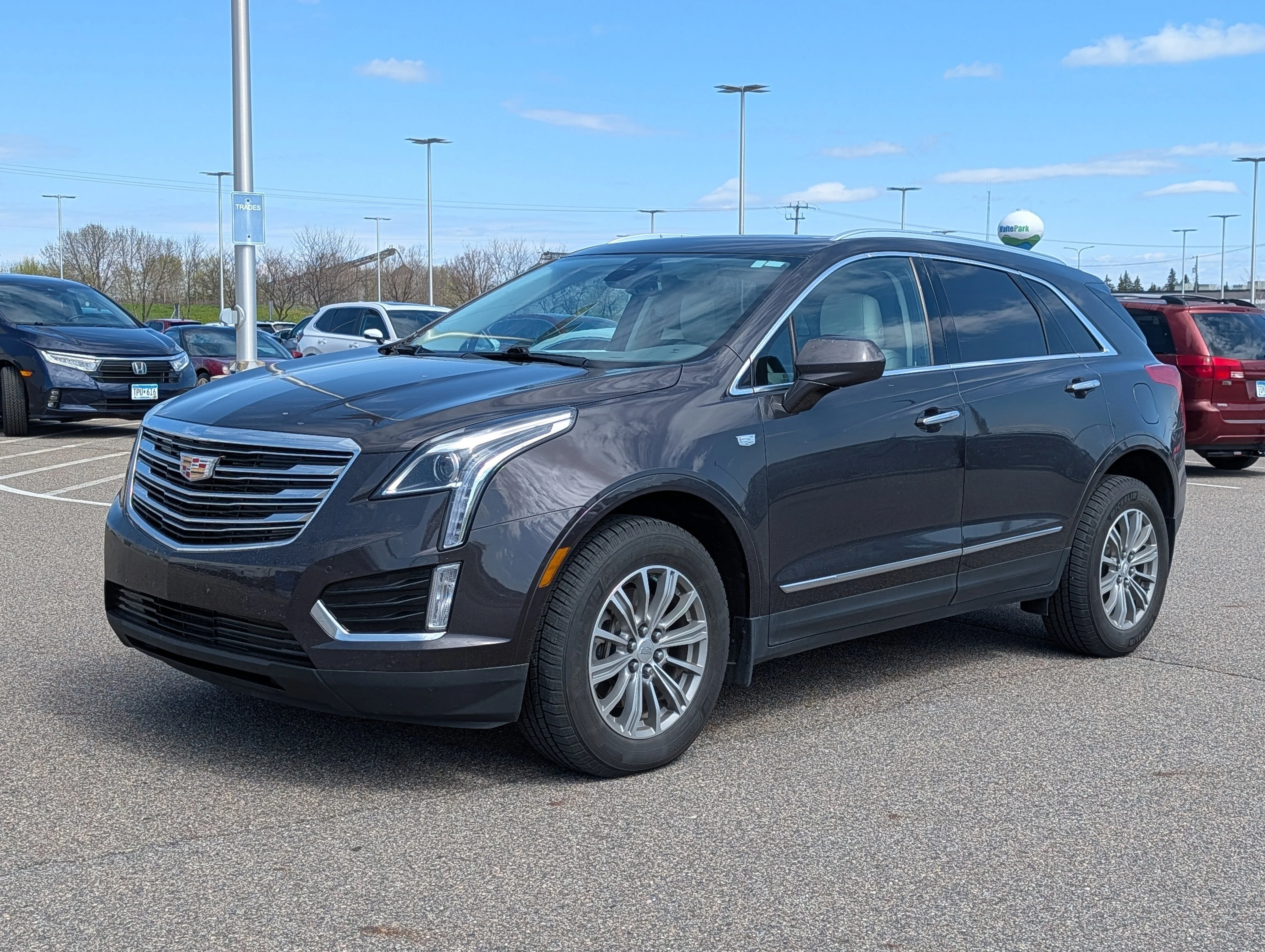 Used 2017 Cadillac XT5 Luxury with VIN 1GYKNDRS7HZ275906 for sale in Waite Park, Minnesota