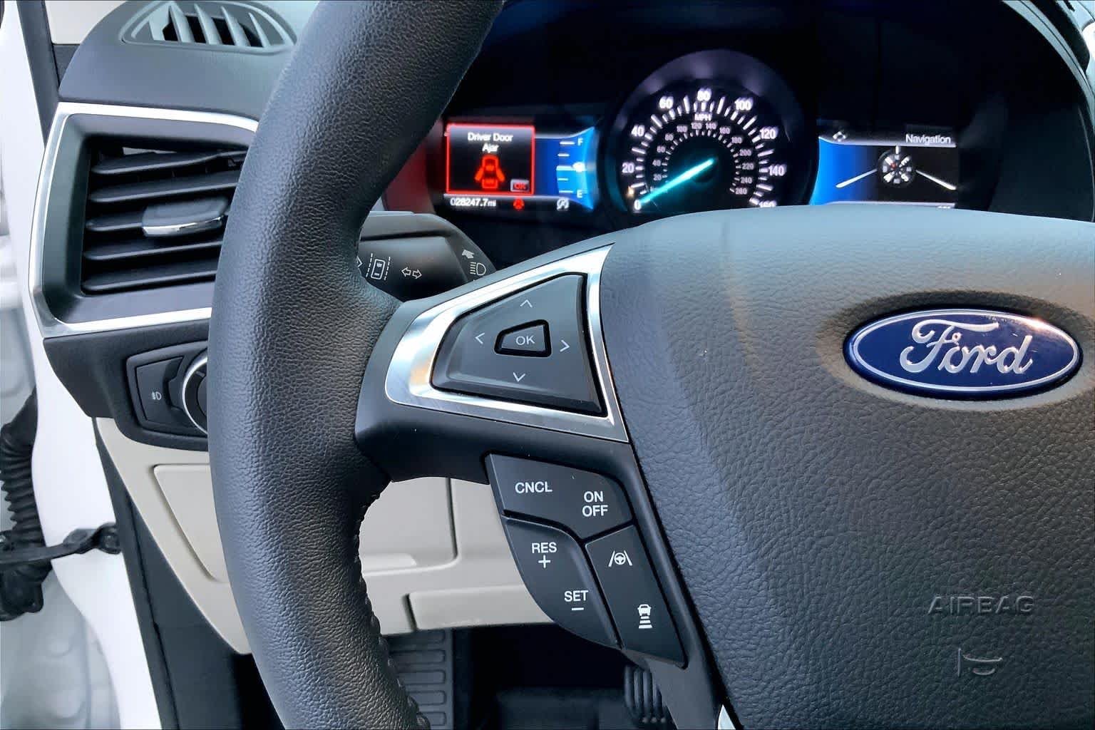 Used 2022 Star White Metallic Tri-Coat Ford Titanium image 23
