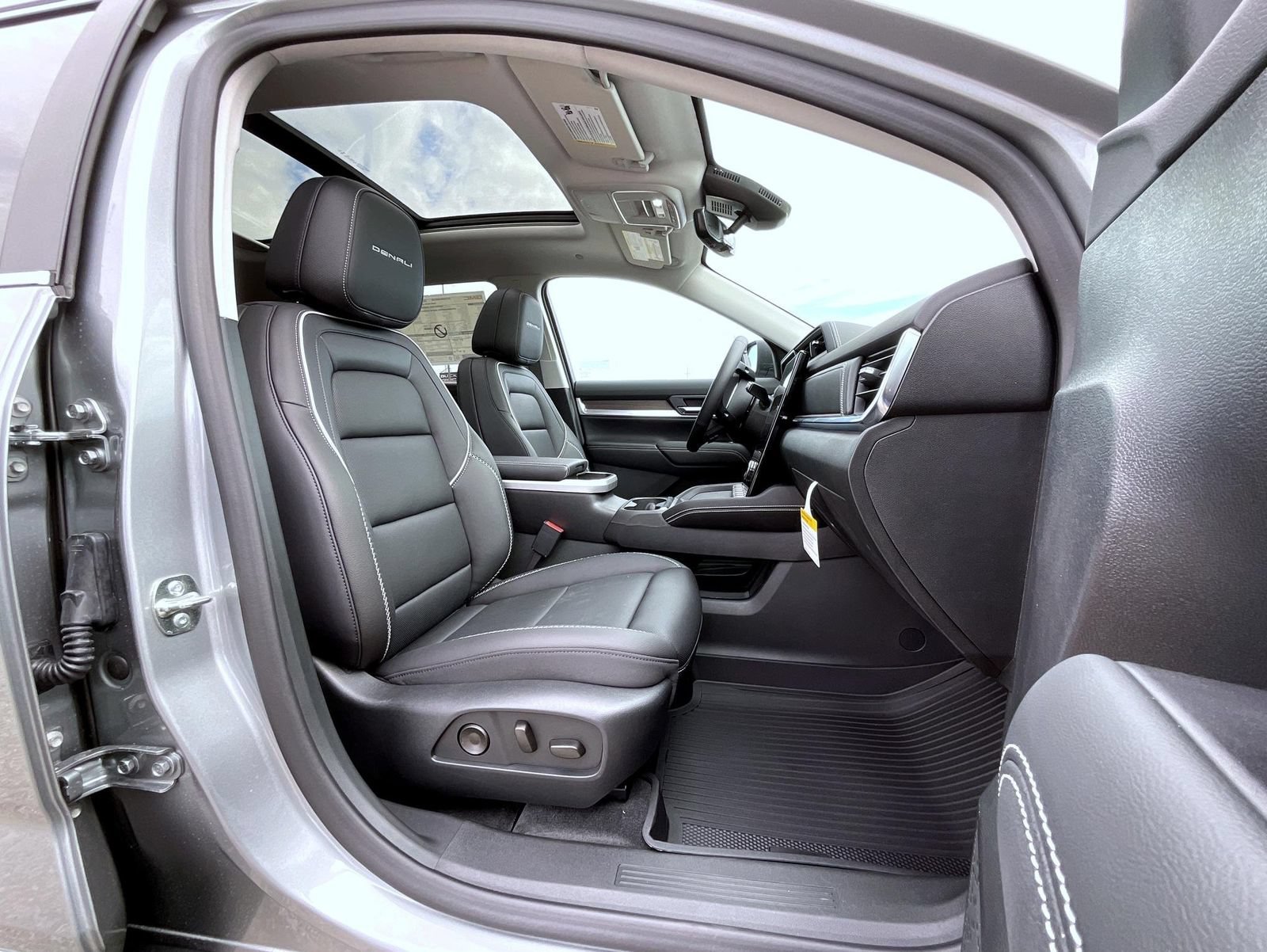 2026 GMC Terrain Denali - Photo 15