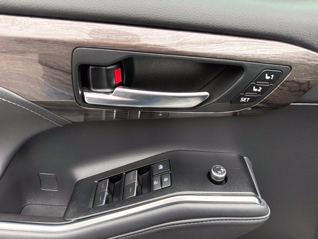 Used 2022 Midnight Black Metallic Toyota Platinum image 13