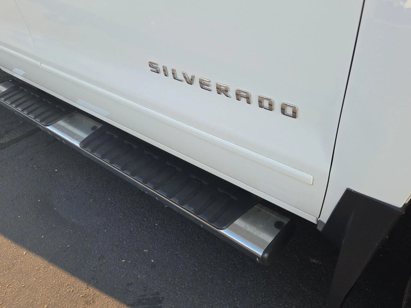 Used 2015 SUMMIT WHITE Chevrolet LT image 3