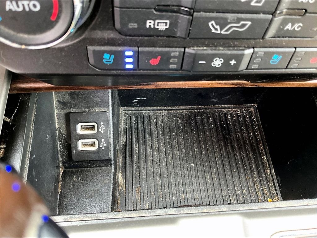 Used 2020 Black Metallic Ford Lariat image 27