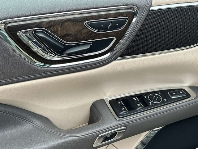 Used 2017 Green Lincoln Select image 15