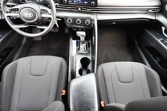 Used 2024 Black Hyundai SE image 17