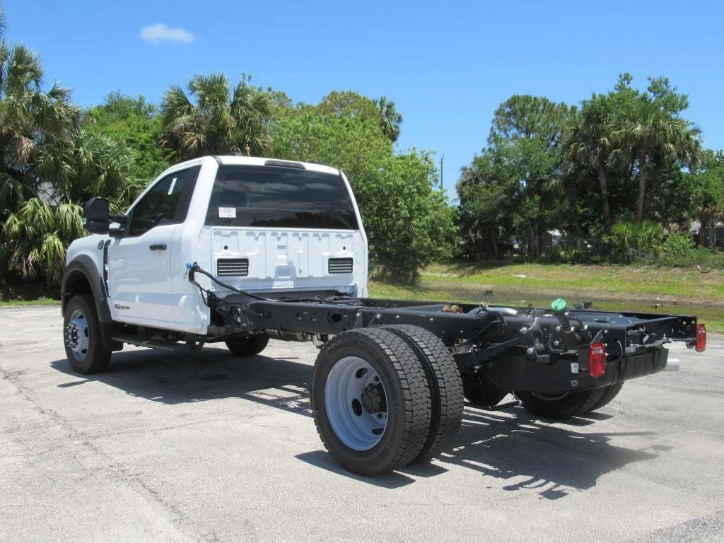 New 2024 Oxford White Ford F-550® XL image 4