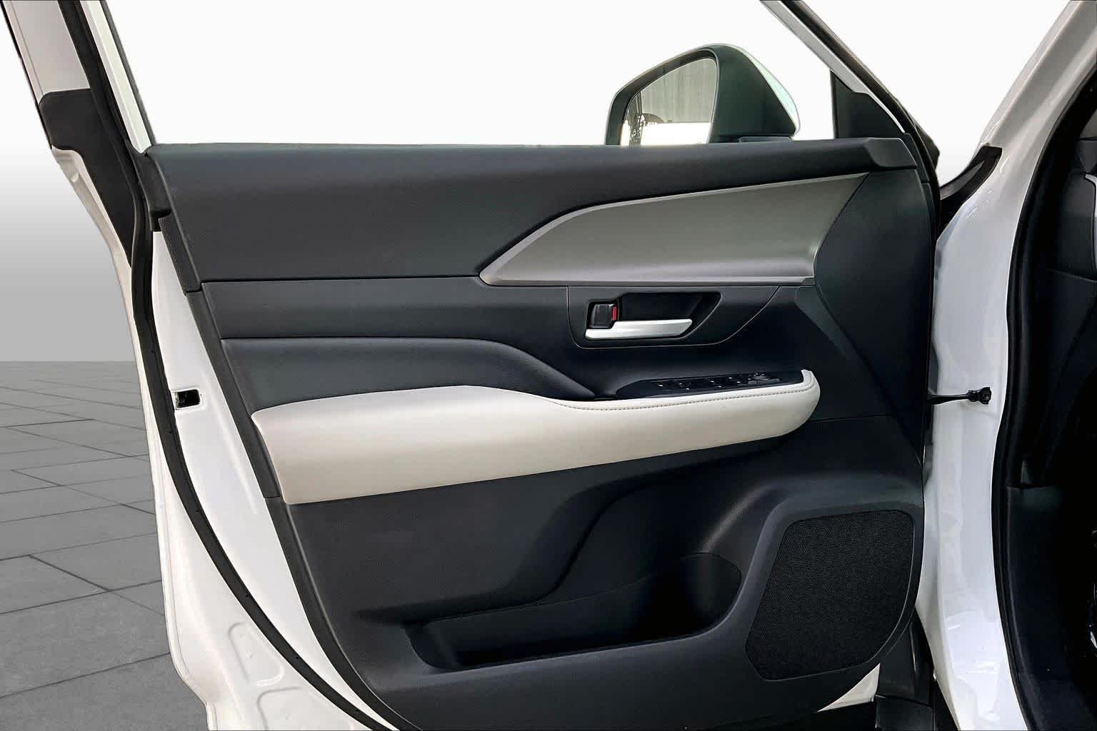 Used 2024 Wind Chill Pearl Toyota XLE image 21