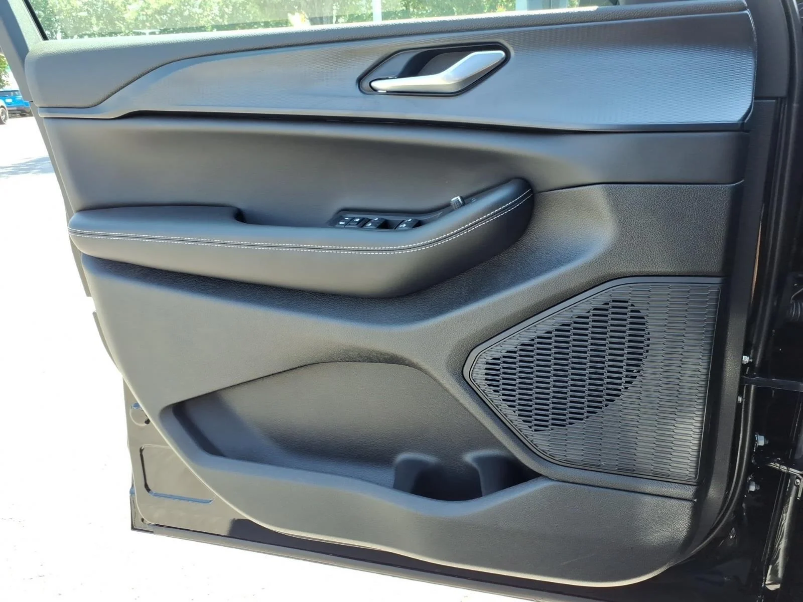 New 2026 Baltic Gray Metallic Clear-Coat Exterior Paint Jeep Laredo X image 27