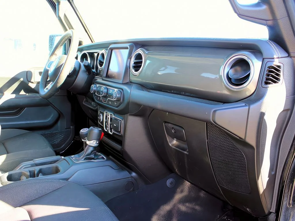 2023 Jeep Wrangler 4-Door Sahara - Photo 21