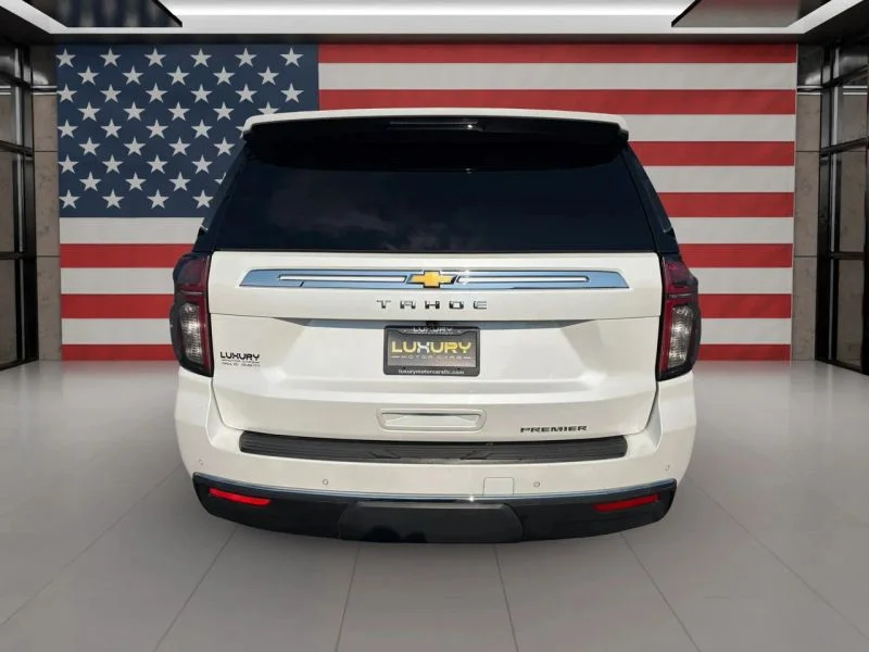 Used 2022 White Chevrolet Premier Sport Utility 4D image 5