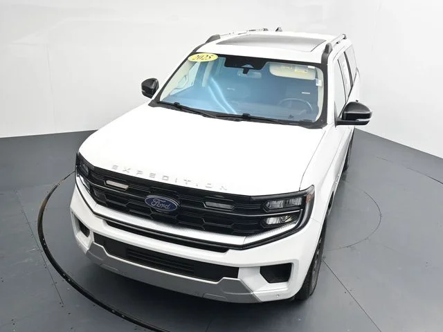Used 2025 White Ford Platinum image 30