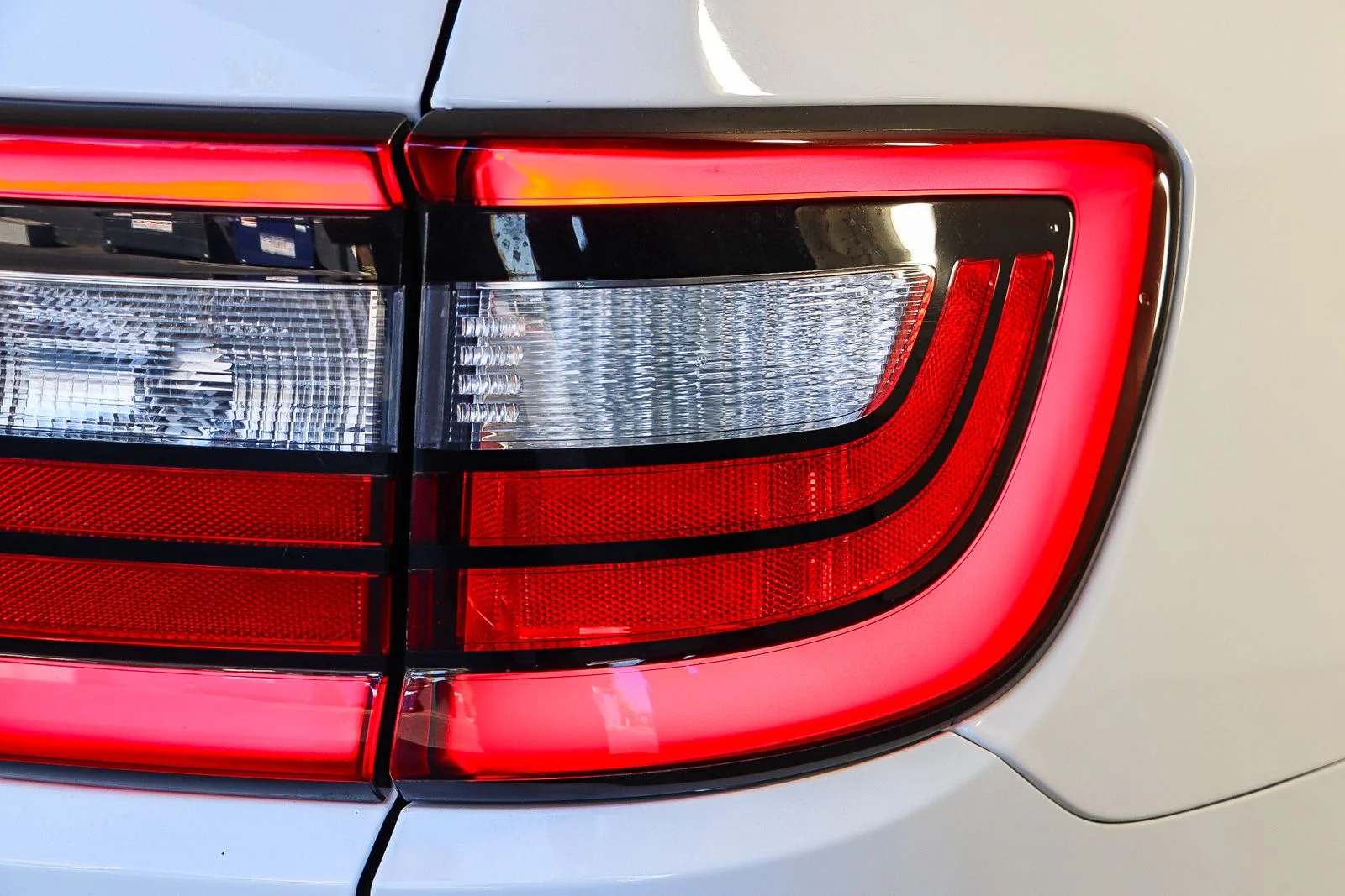 Used 2019 White Dodge SXT image 9