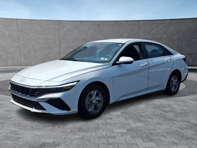 New 2025 White Hyundai SE image 4