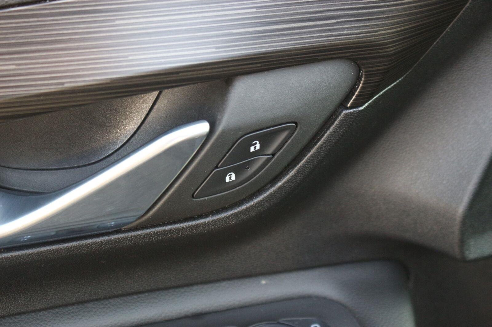 Used 2024 Ebony Twilight Metallic GMC SLE image 14