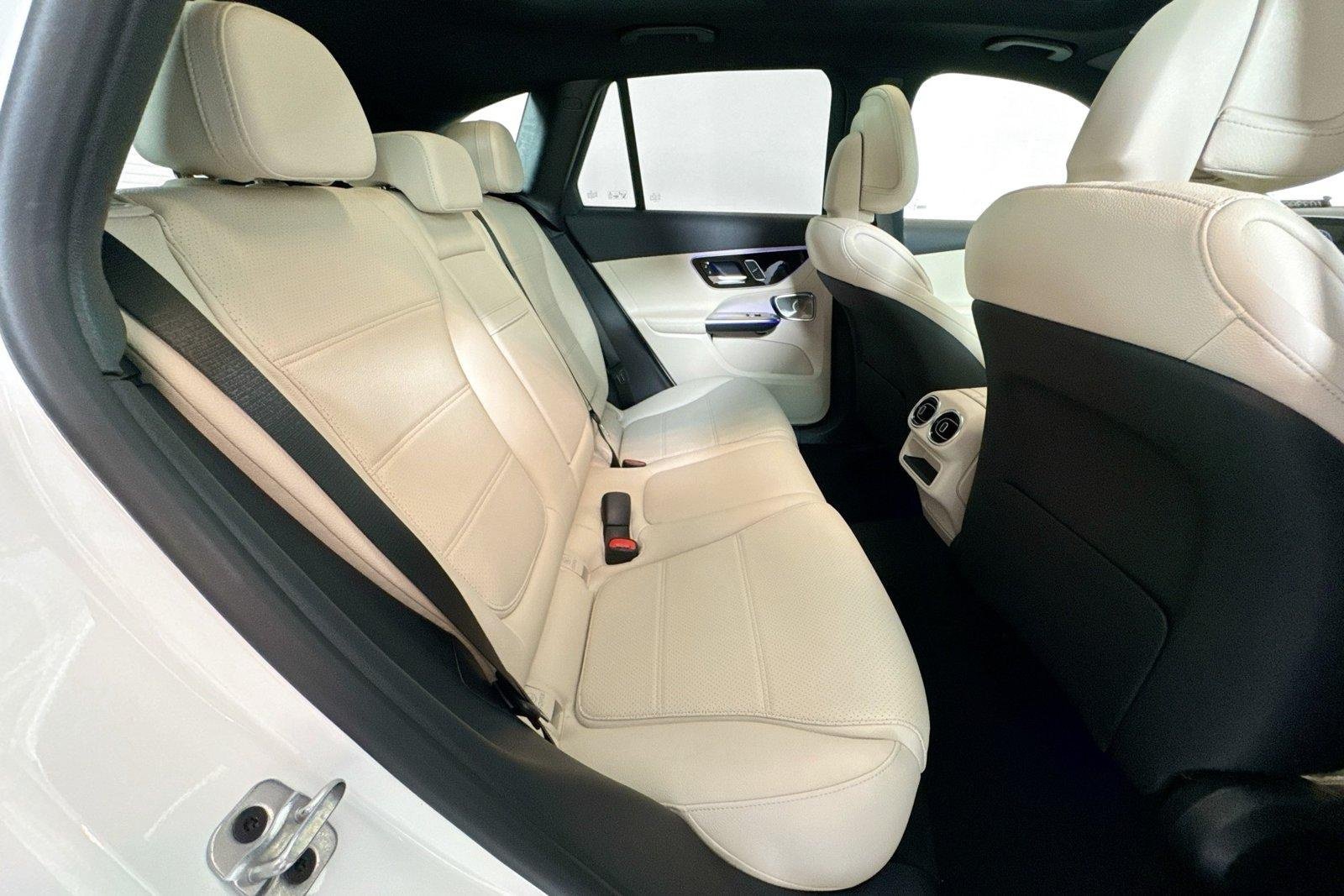 New 2026 Polar White Mercedes-Benz GLC 300 image 25