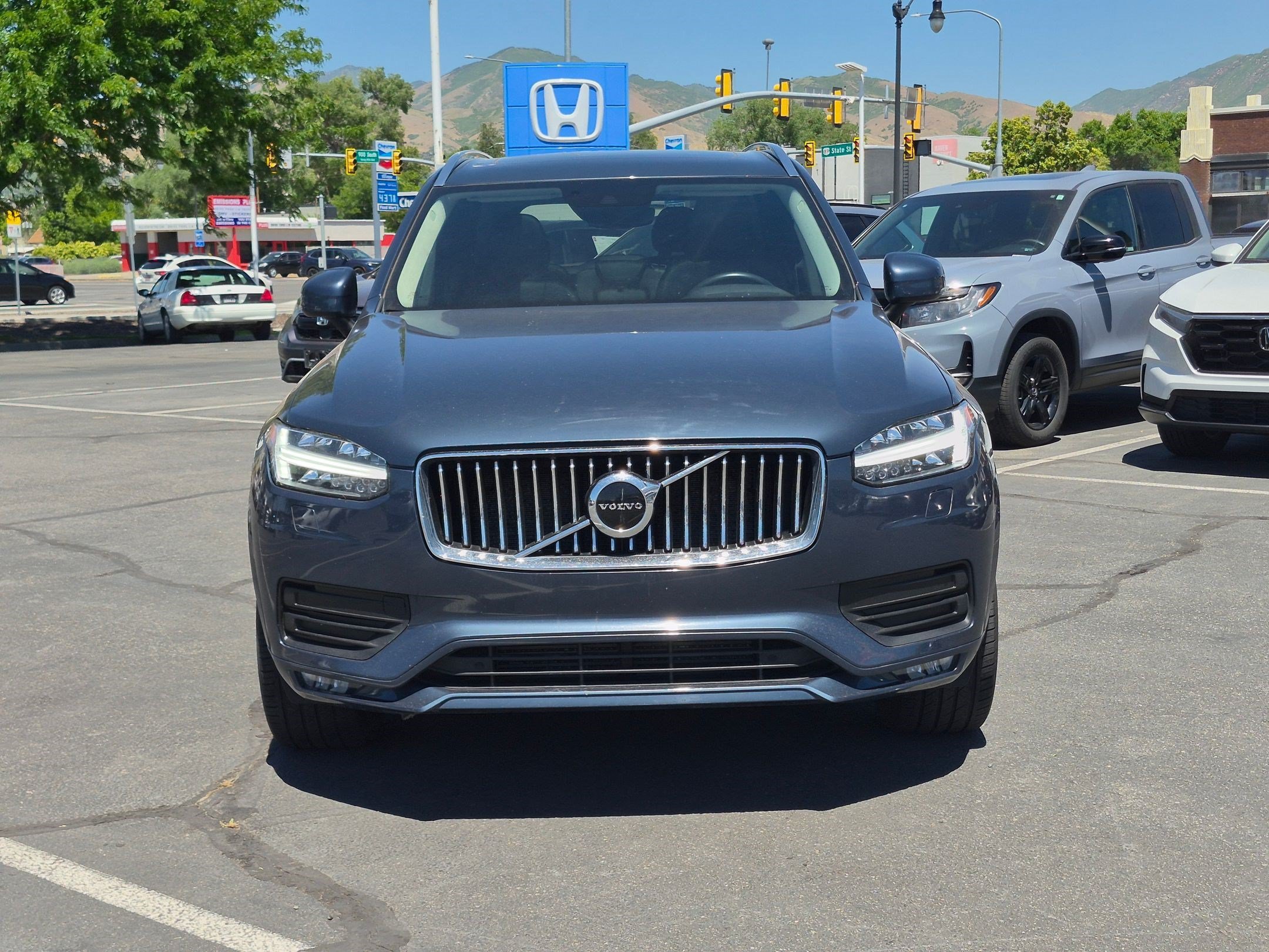 Used 2021 Denim Blue Metallic Volvo Momentum image 9
