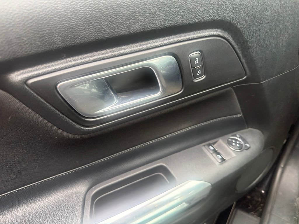 Used 2020 Black Ford GT image 15