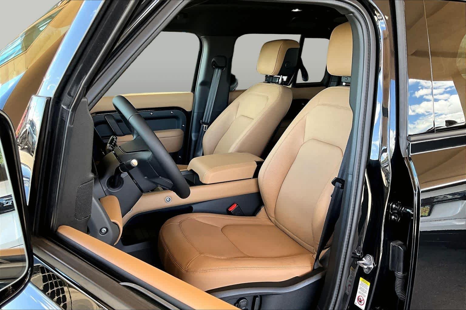 New 2026 Santorini Black Land Rover S image 9