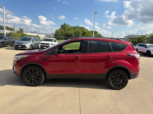 Used 2017 Red Ford SE image 2